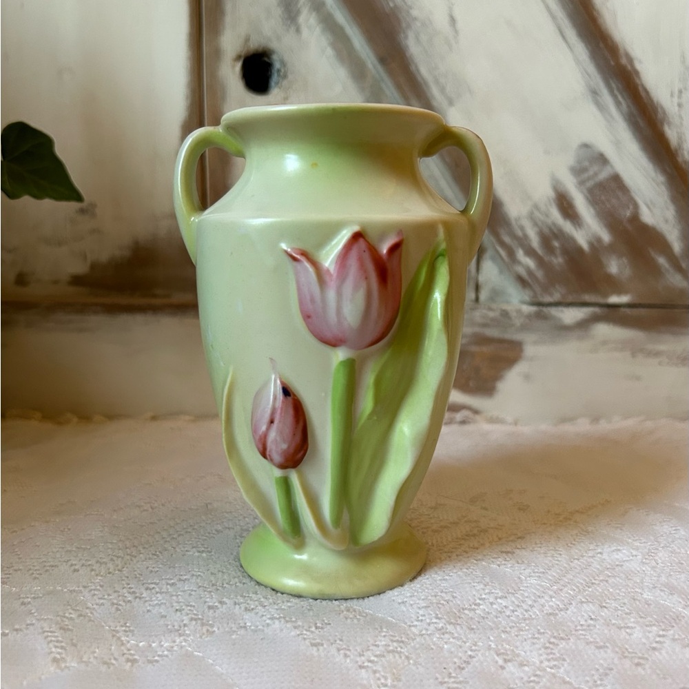 Elegant Amphora Tulip Vase in Soft Green